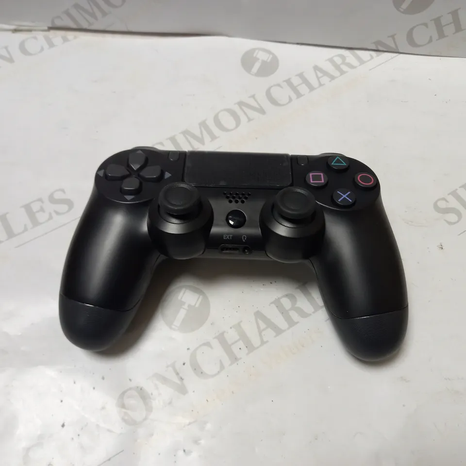 PLAYSTATION 4 CONTROLLER