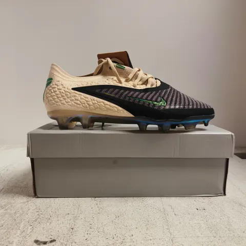 BOXED PAIR OF NIKE PHANTOM 6 LOW ELITE FOOTBALL BOOTS IN BLACK/BEIGE SIZE UK 8.5