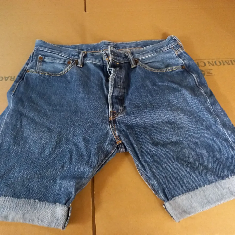 LEVIS 501 DENIM SHORTS - W34 L30