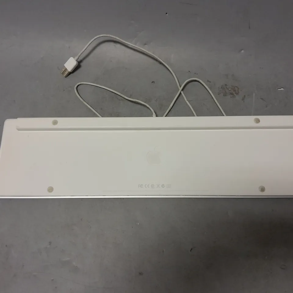 APPLE WIRED KEYBOARD - A1243