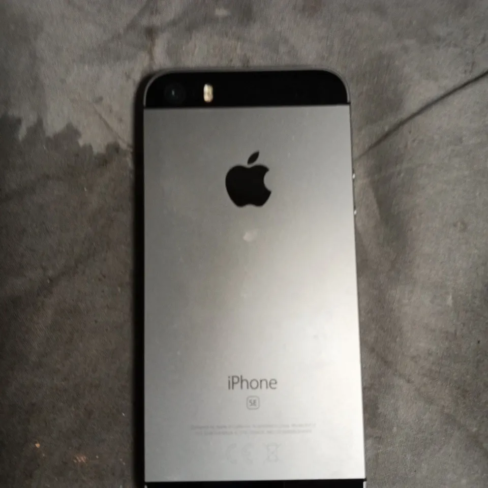 APPLE IPHONE SE SMARTPHONE 