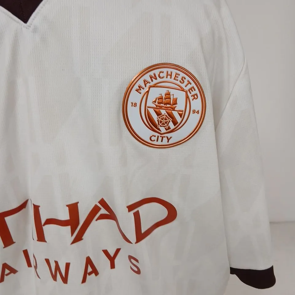 MANCHESTER CITY FC FOOTBALL SHIRT 2023/24– PUMA, WHITE WITH BURGUNDY COLLAR, ETIHAD AIRWAYS SPONSOR