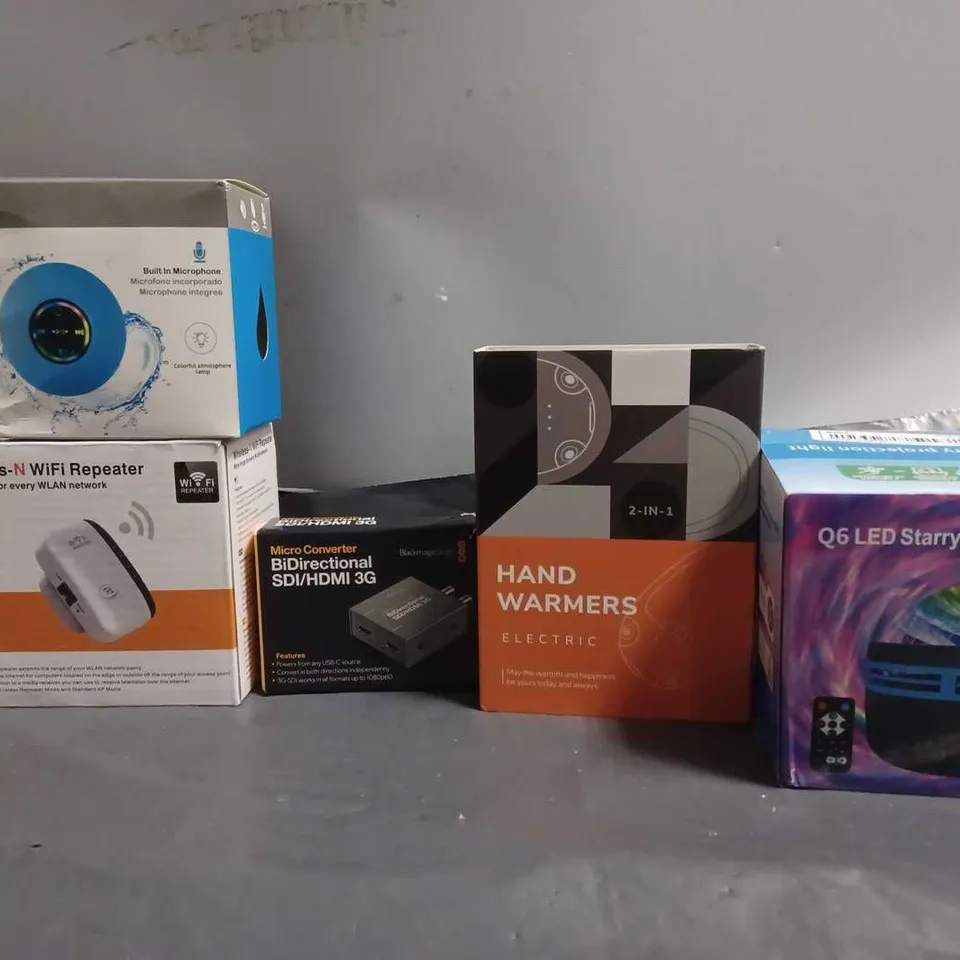 APPROXIMATELY 15 ASSORTED ITEMS TO INCLUDE - WATERPROOF SPEAKER , WIFI REPEATER , HAND WARMER ETC