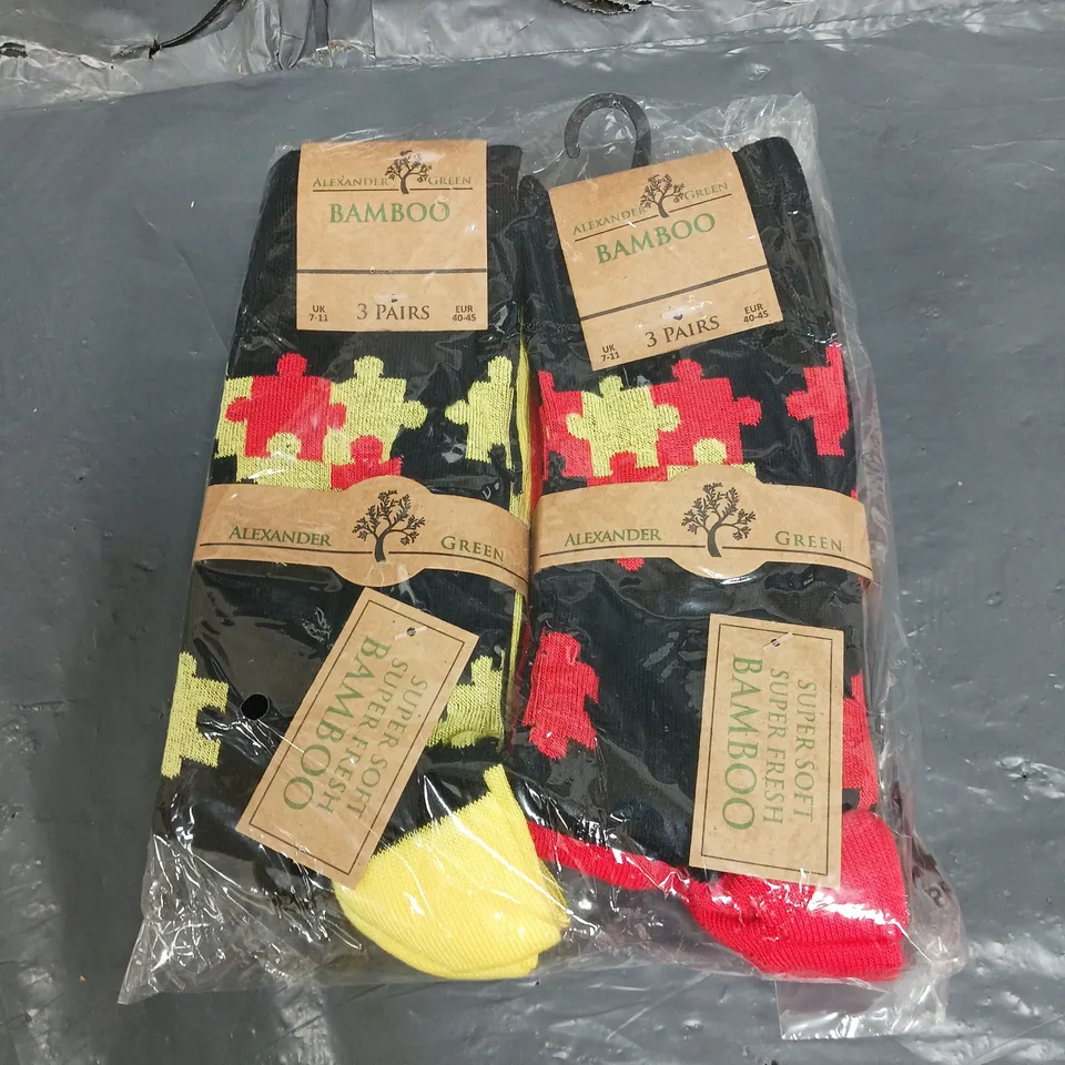 APPROXIMATELY 50 FUNKY BAMBOO SOCKS IN RED & YELLOW JIGSAW SIZE 7-11