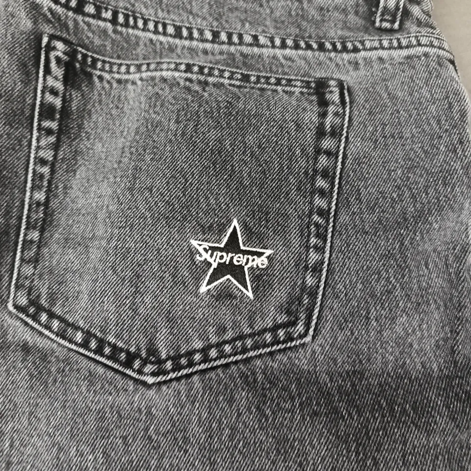SUPREME DENIM JEANS – BACK POCKET STAR LOGO - SIZE W36