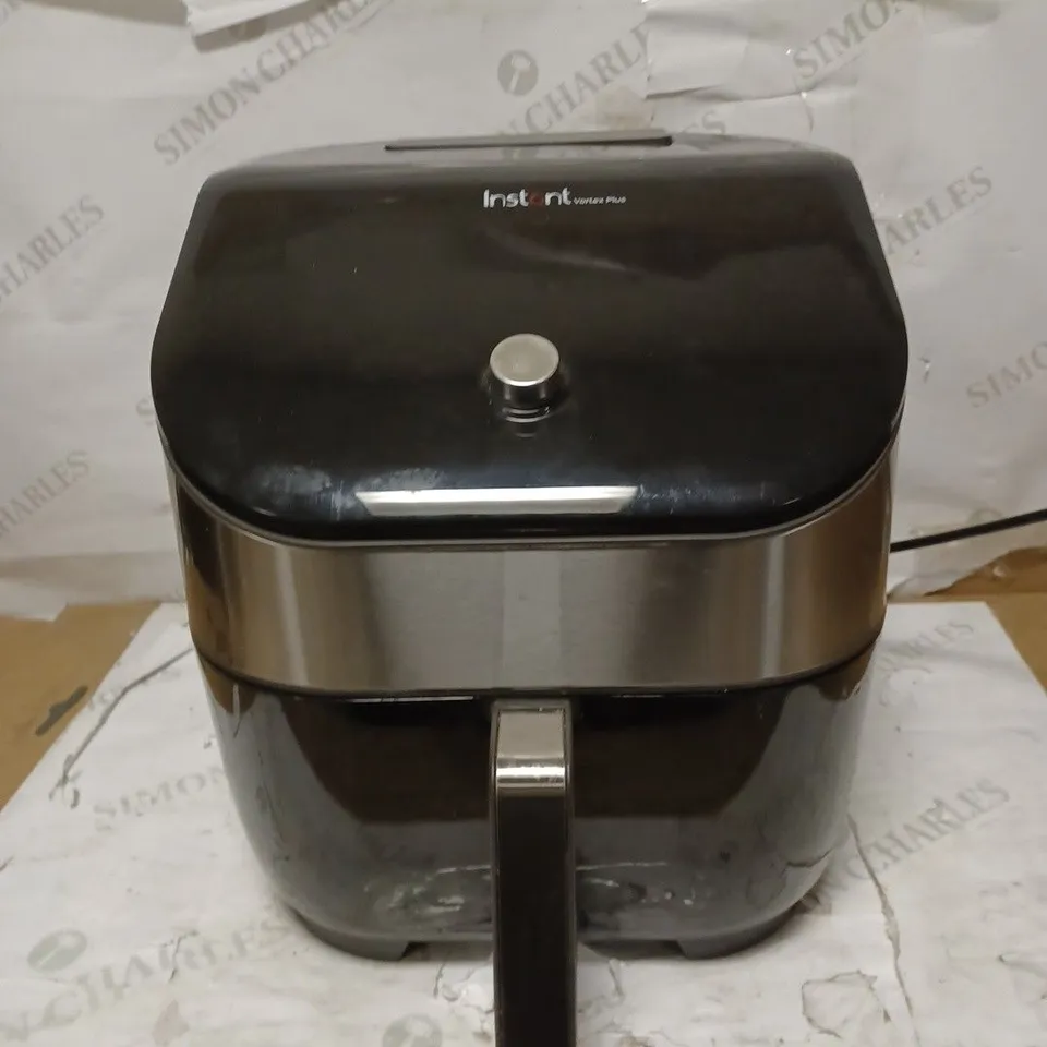 INSTANT VORTEX PLUS WITH CLEARCOOK DIGITAL HEALTH AIR FRYER