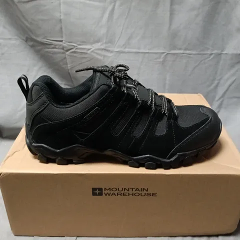 BOXED PAIR OF MOUNTAIN WAREHOUSE BELFOUR WOMENS WATERPROOF OUTDOOR WALKING SHOE IN BLACK - UK 7
