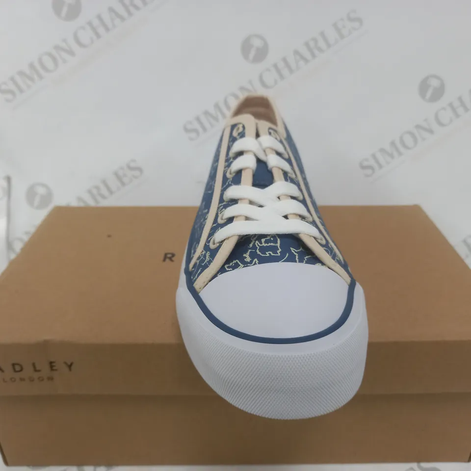 BOXED PAIR OF RADLEY LONDON CANVAS TRAINERS IN CREAM/NAVY UK SIZE 6