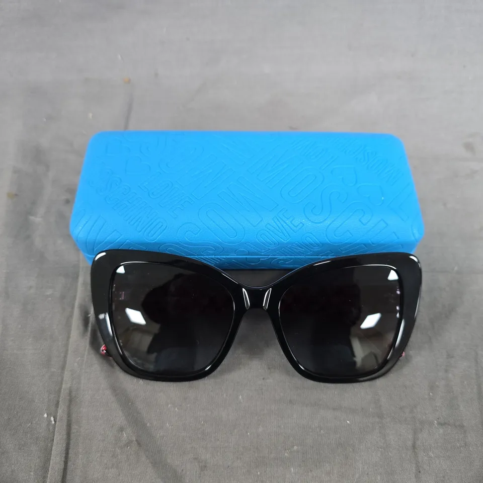 LOVE MOSCHINO SUNGLASSES