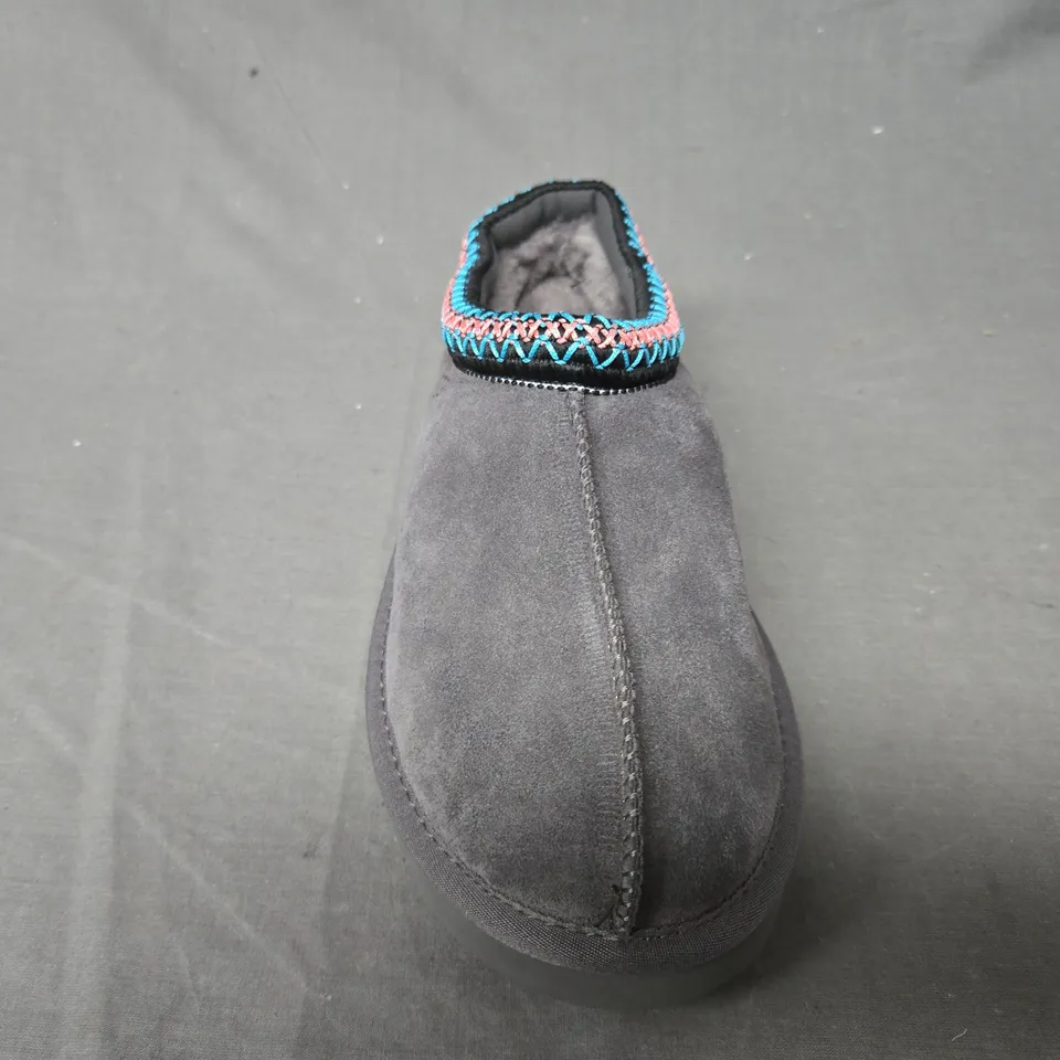 PAIR OF UGG SHOES IN GREY UK SIZE 8