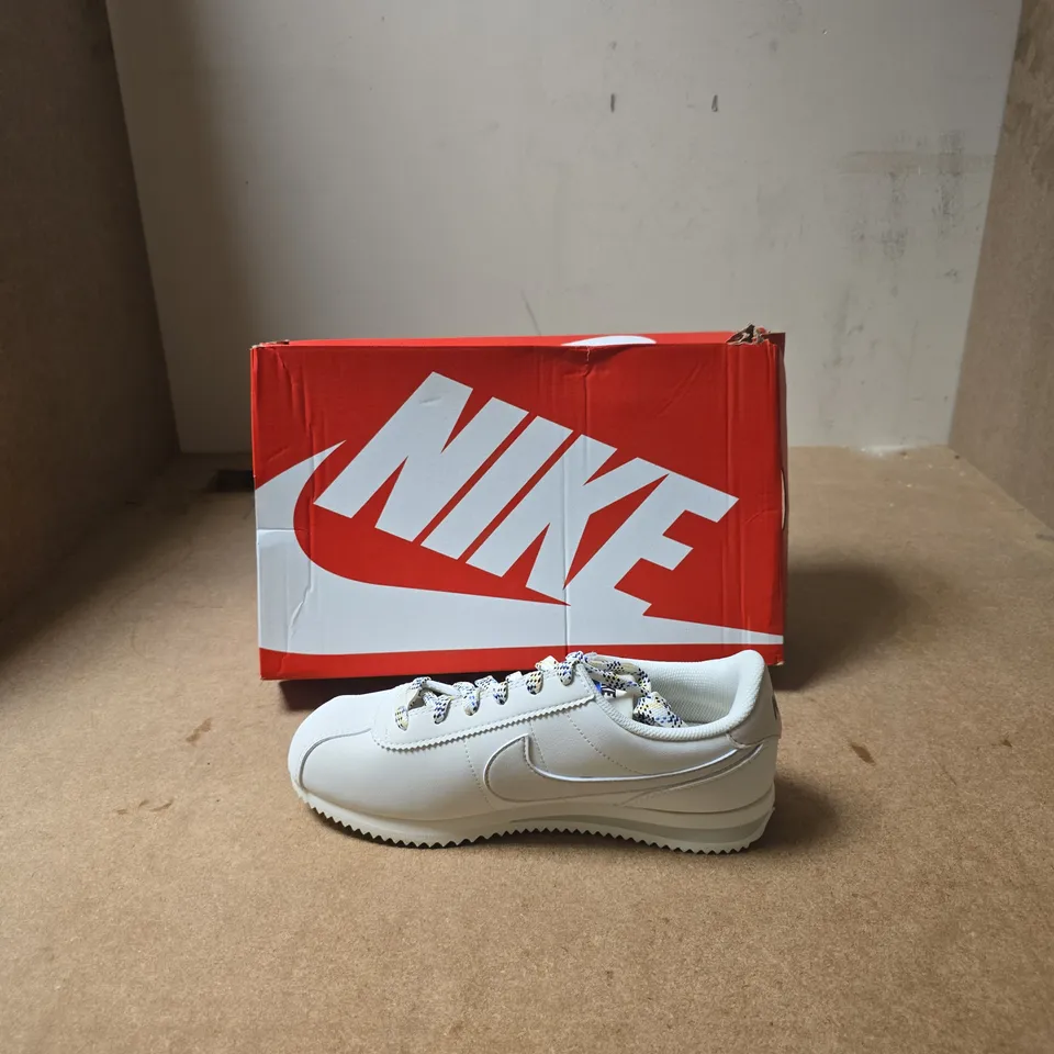 NIKE WHITE SNEAKERS BOXED - SIZE UK 5.5 