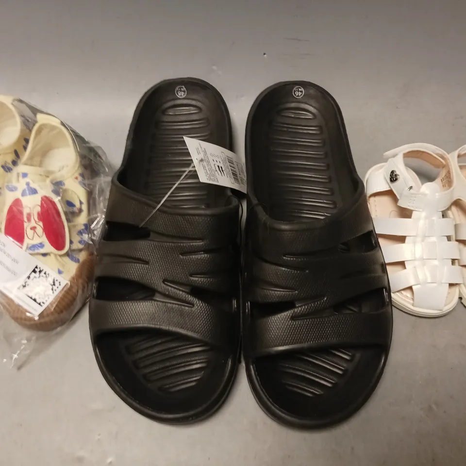 BOX OF APPROXIMATELY 8 ASSORTED PAIRS OF SHOES AND FOOTWEAR ITEMS IN VARIOUS COLOURS, STYLES, AND SIZES - COLLECTION ONLY