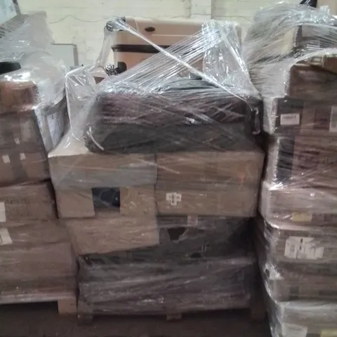 PALLET CONTAINING MULTIPLE SUITCASES 