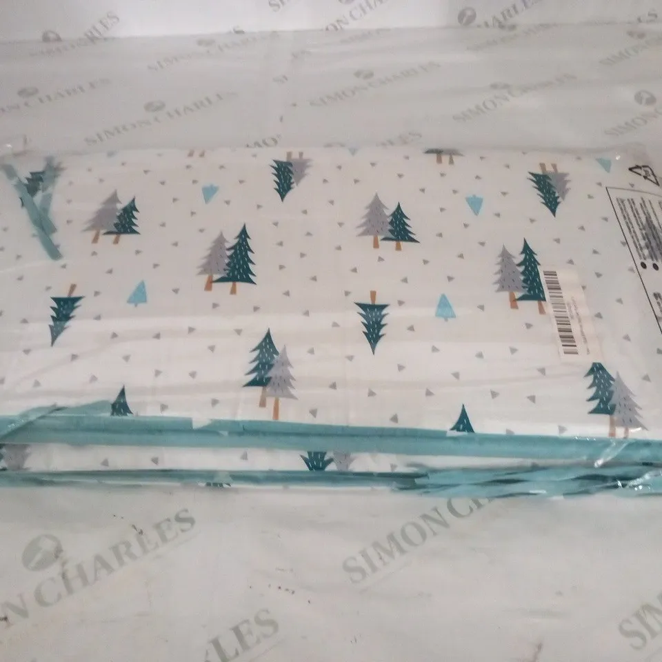 2 PACKS OF 2 MUSLIN TREE COT BUMPERS WITH WINTER DESIGN