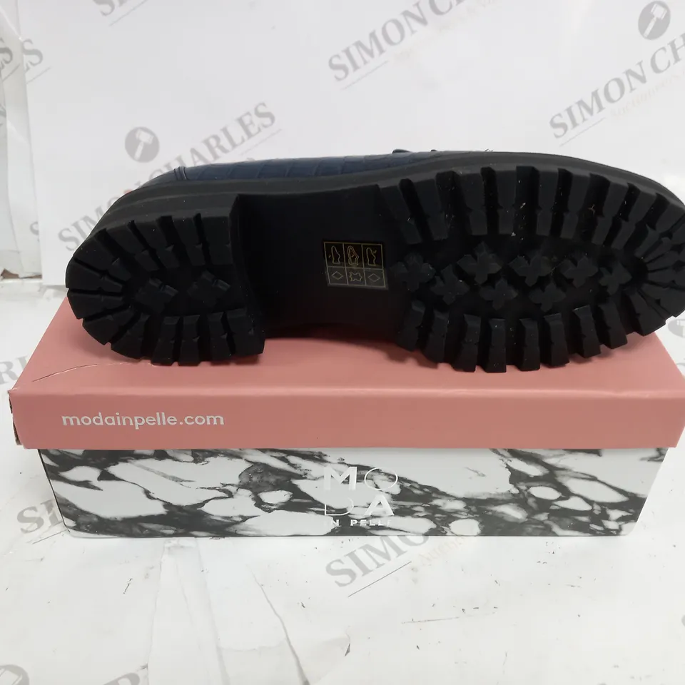 BOXED MODA CARIE LOAFERS SIZE 7 