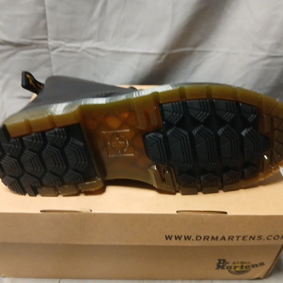 BOXED DR. MARTENS SNOWPLOW WP BOOTS – BLACK, UK 8 (EU 42)
