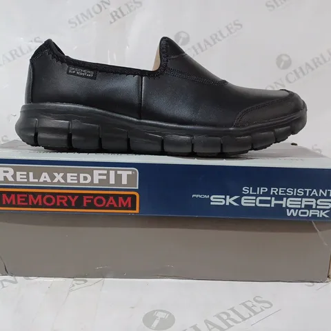 BOXED PAIR OF SKECHERS WORK RELAXED FIT SLIP-RESISTANT SHOES IN BLACK SIZE 7