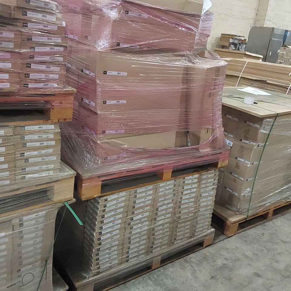 PALLET TO CONTAIN A LARGE QUANTITY OF CURVED PLINTHS AND CURVED UNIVERSAL TRIMS