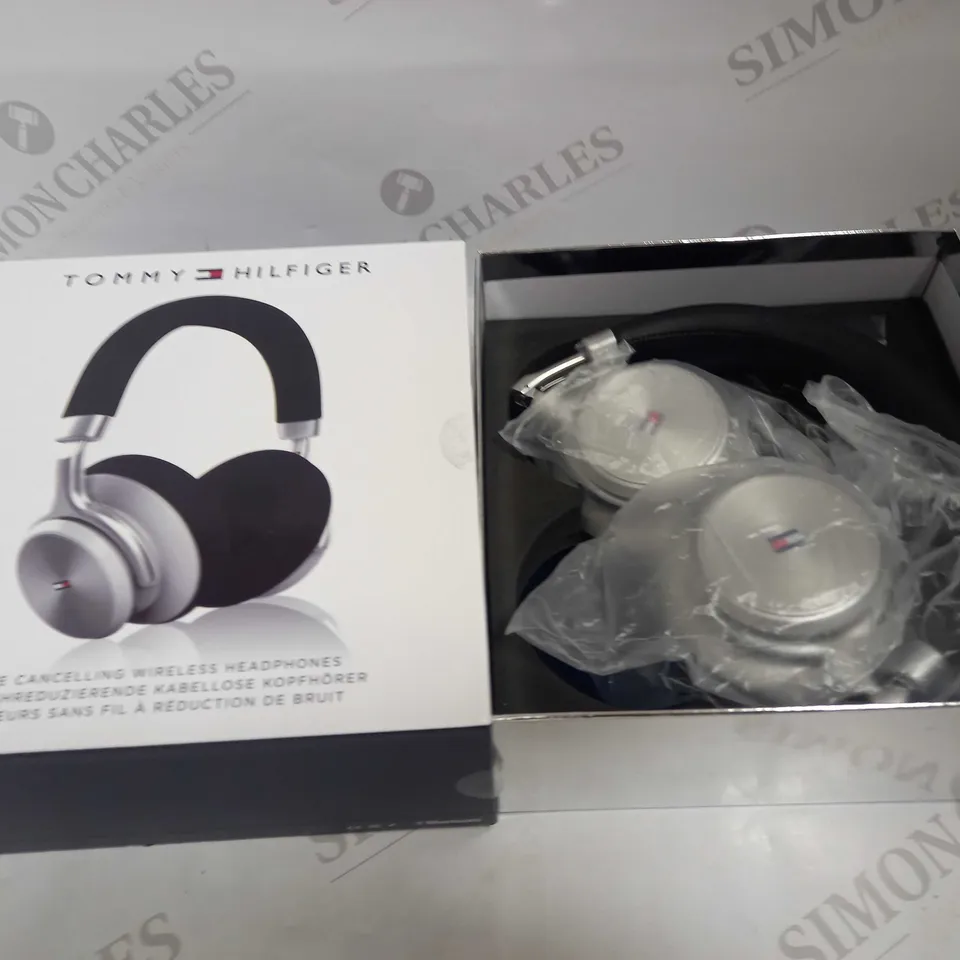 TOMMY HILFIGER NOISE CANCELLING HEADPHONES ON EAR IN BLACK