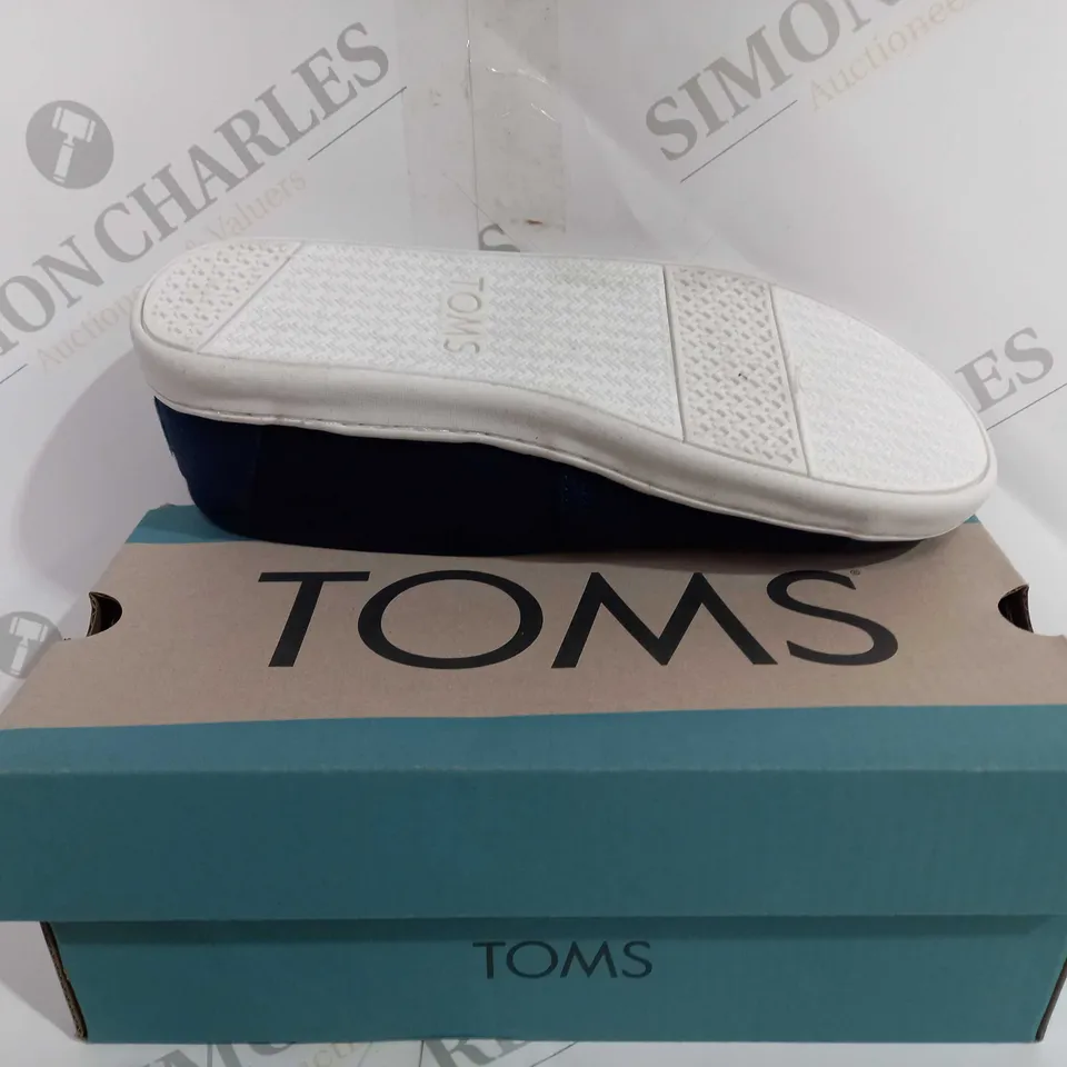 BOXED TOMS ALPARGATA NAVY CANVAS - UK 2.5