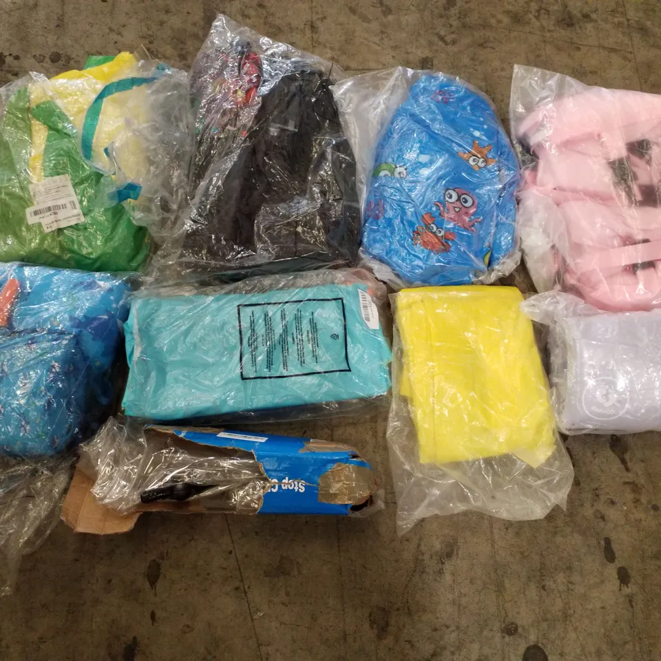 PALLET CONTAINING ASSORTED INFLATABLES INCLUDING POOL INFLATABLES, CHIMNEY STOP, KIDS SWIM VESTS