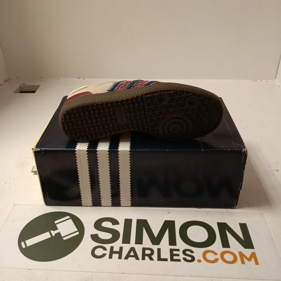 BOXED PAIR OF ADIDAS SAMB OG TRAINERS IN BEIGE/RED/BLUE - UK 3