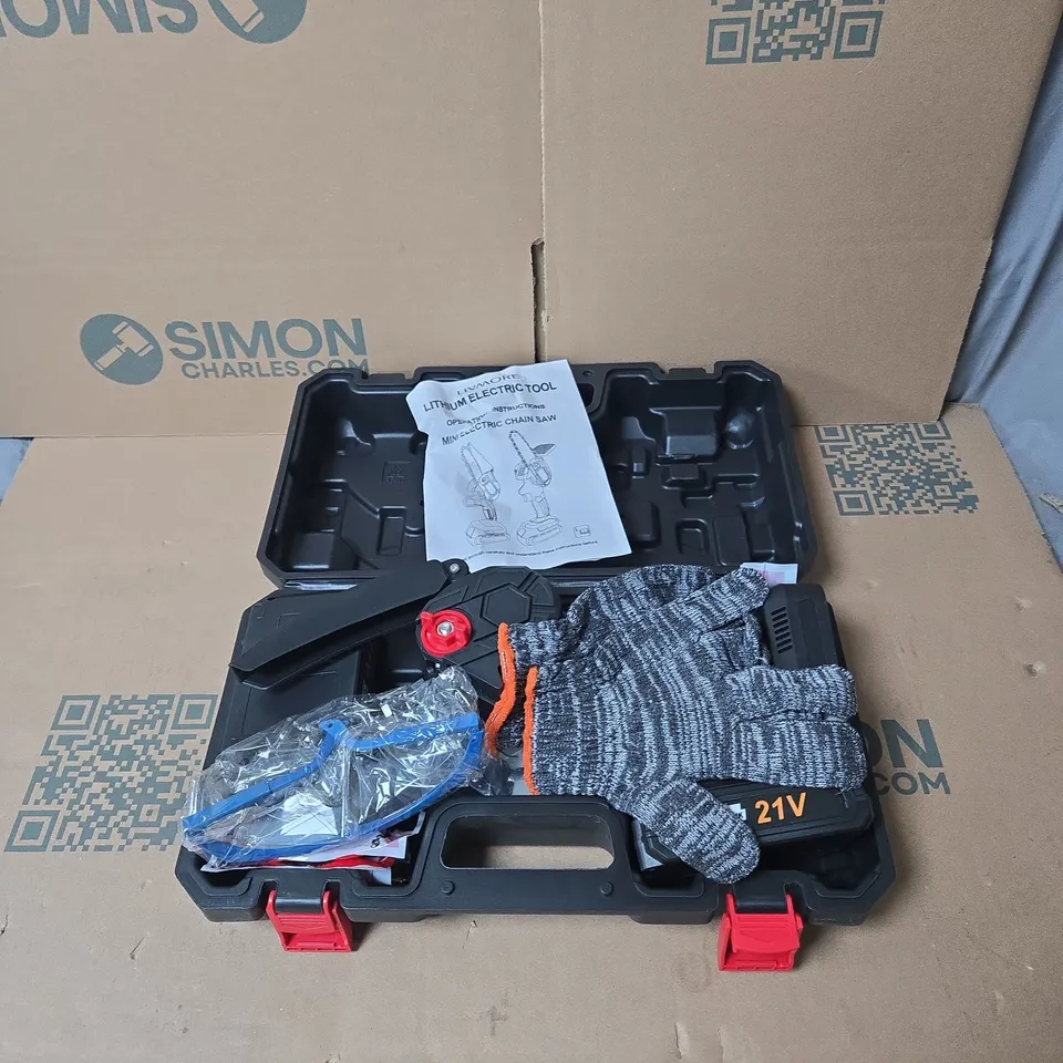 LIVMORE RAPIDCUT MINI CHAIN SAW IN BLACK CASE. BOXED