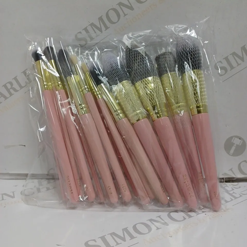 SEALED PLOUISE BRUSH BUNDLE. 