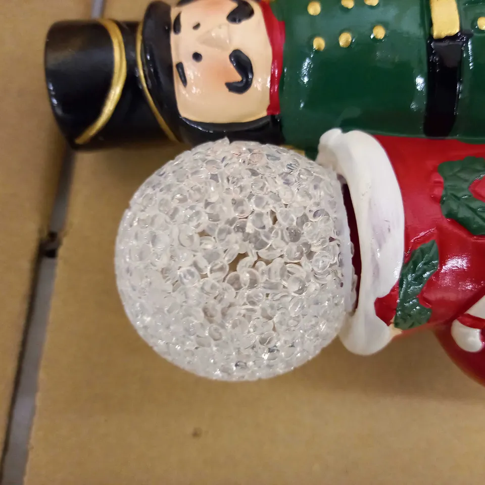 SET OF CHRSTMAS ORNAMENTAL DECORATIONS 