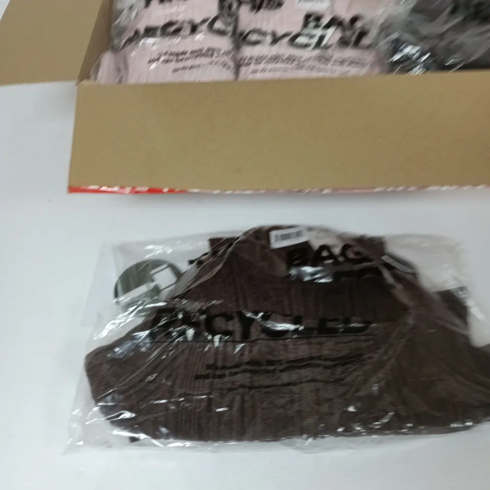 BOX OF APPROXIMATELY 20 ASSORTED CLOTHING ITEMS TO INCLUDE: TURTLE NECK JUMPER