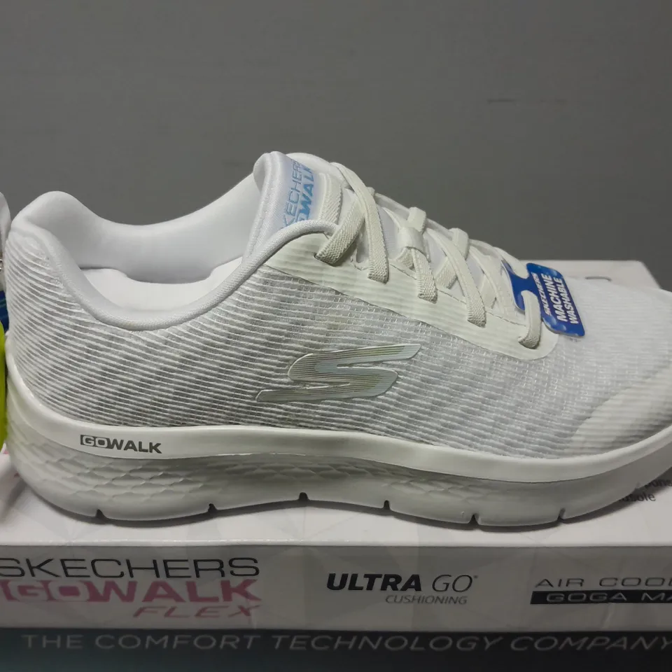 BOXED PAIR OF SKECHERS GO WALK FLEX TRAINERS IN WHITE - UK 5