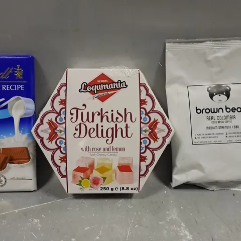 TOTE OF APPROXIMATELY 10 ASSORTED FOOD AND DRINK ITEMS TO INCLUDE TURKISH DELIGHT, LINDT CHOCOLATE BAR, BROWN BEAR COFFEE, ETC