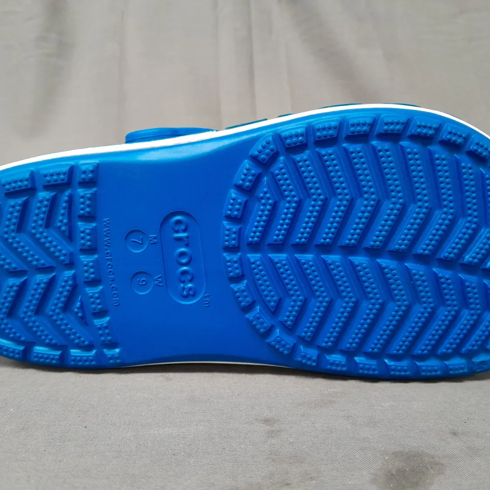 PAIR OF CROCS CLOGS IN BLUE SIZE M7/W9