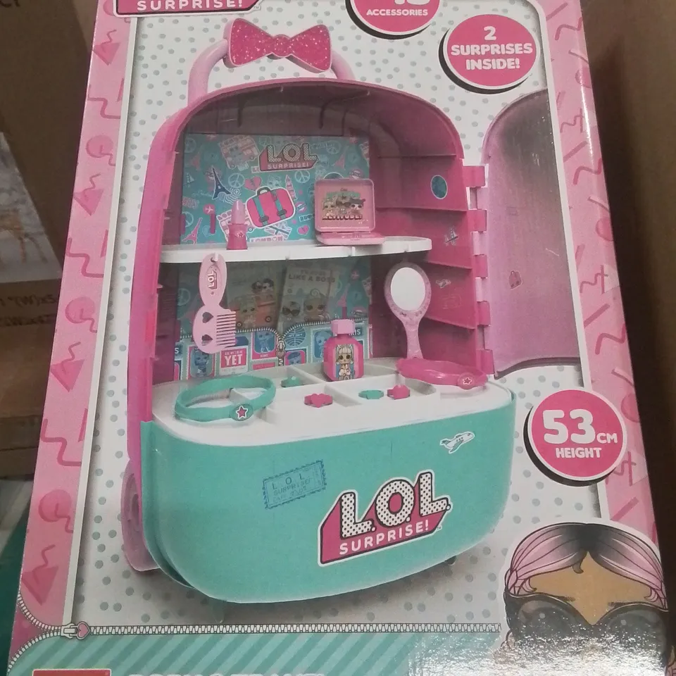 PALLET CONTAINING VARIOUS ASSORTED BOXED HOUSEHOLD ITEMS TO INCLUDE: LOL DOLL TRAVEL SUITCASE, 3 PIECE CHRISTMAS DEER SET, EXERCISE BOARDS AND LOTS MORE UNMARKED BOXED ITEMS 