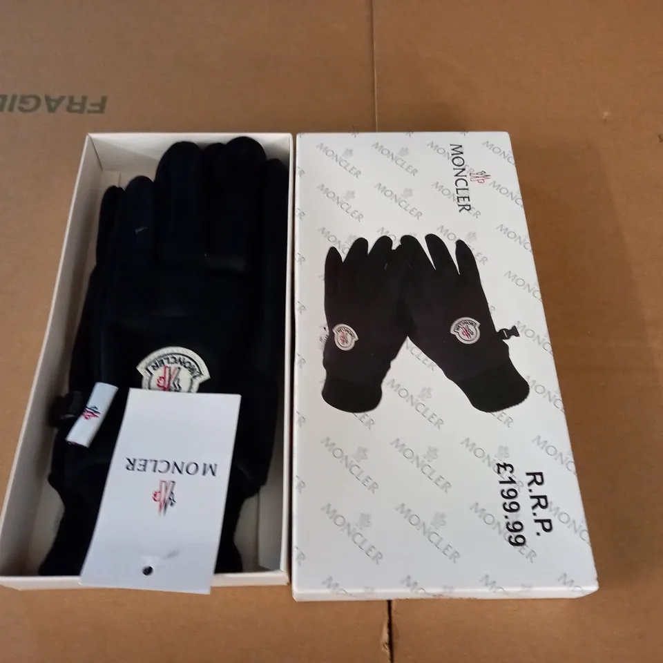 BOXED MONCLER GLOVES 