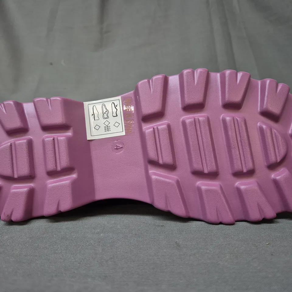 BOXED PAIR OF KOI GALAXY DOLL TRIDENT MARY JANES IN PURPLE UK SIZE 4