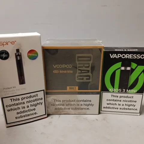 APPROXIMATELY 20 VAPES & E-CIGARETTES TO INCLUDE VAPORESSO XROS 3 MINI, VOOPOO DRAG, ASPIRE POCKEX KIT, ETC