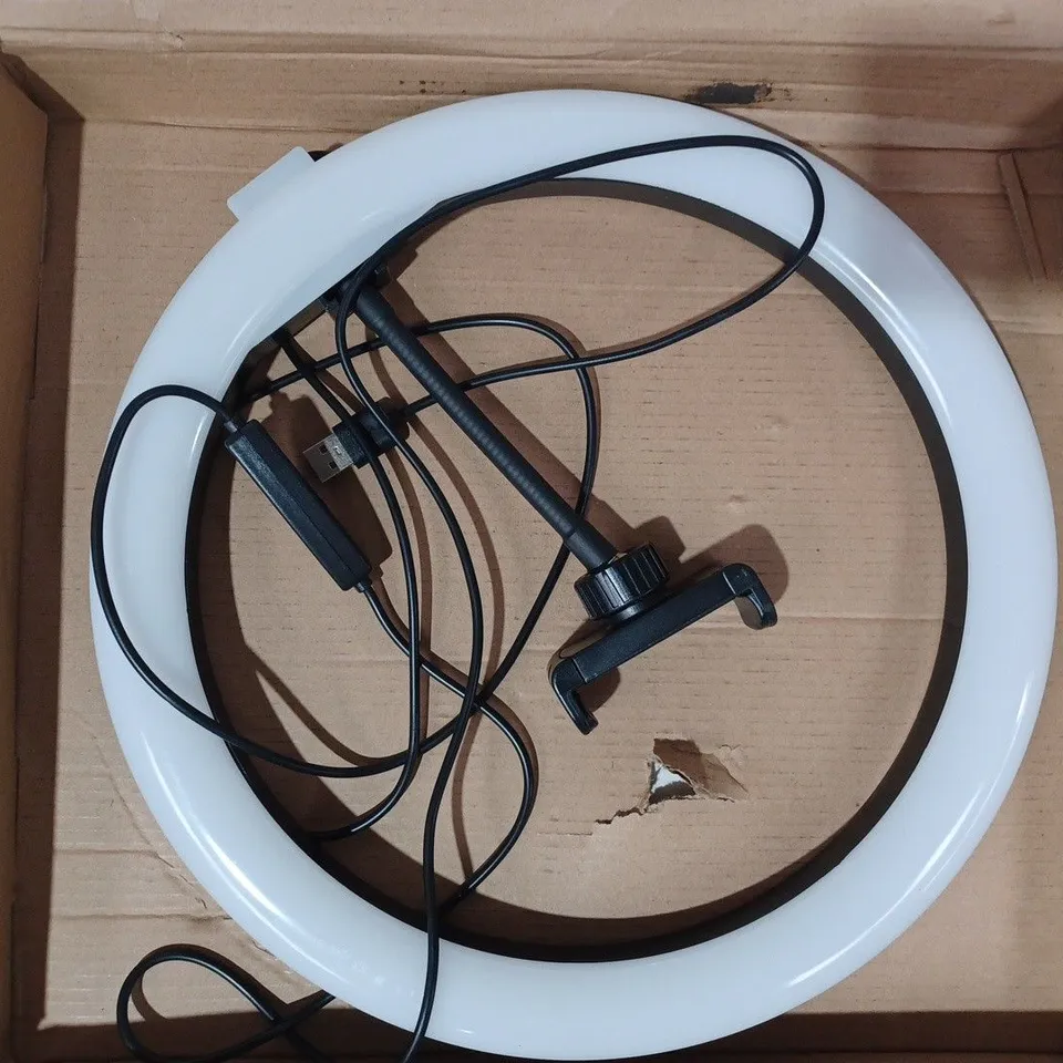 BOXED UNBRANDED RING LIGHT