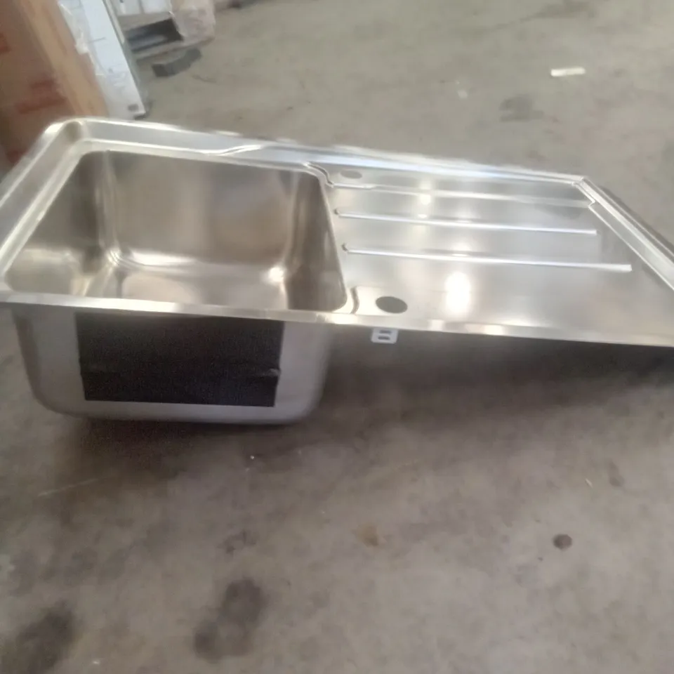 DOMESTIC STAINLESS STEEL KITCHEN SINK 
