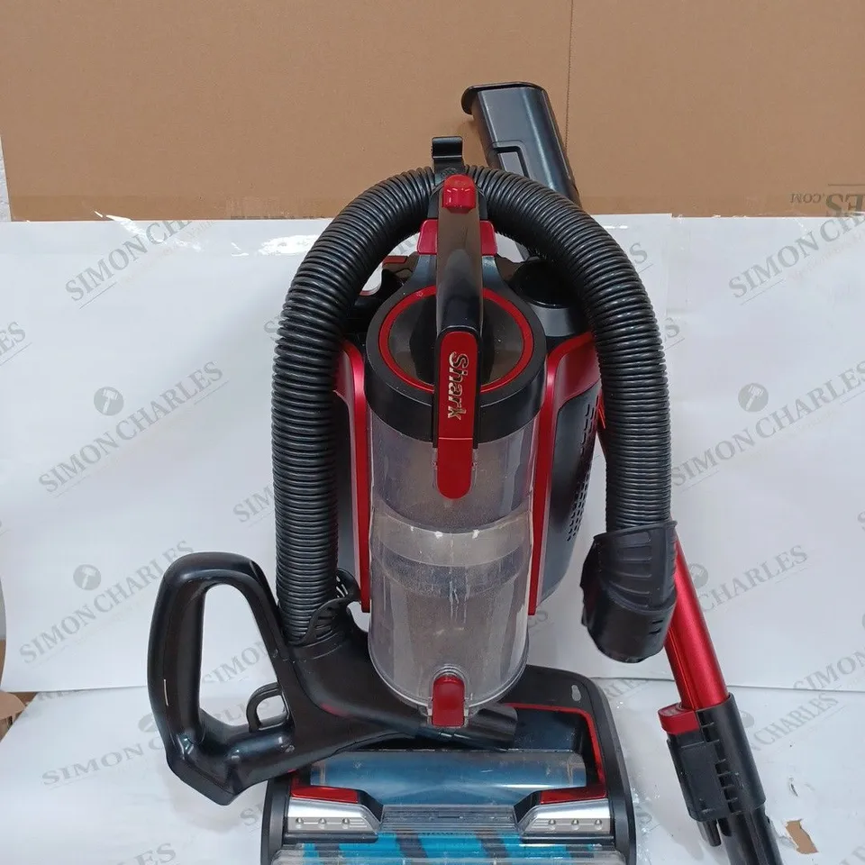 SHARK CORDLESS VACUUM CLEANER WITH ANTI HAIR WRAP & POWERFINS ICZ300UK