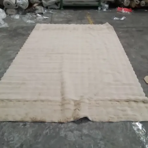 QUALITY DESIGNER AREA RUG - APPROXIMATELY 290X2180