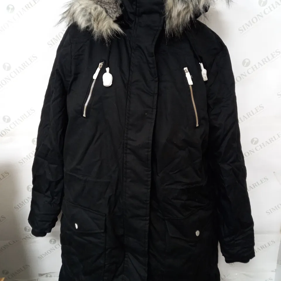 BOX OF APPROXIMATELY 10 ASSORTED CLOTHING ITEMS TO INCLUDE BIG COAT, JUMPER, TOPS ETC