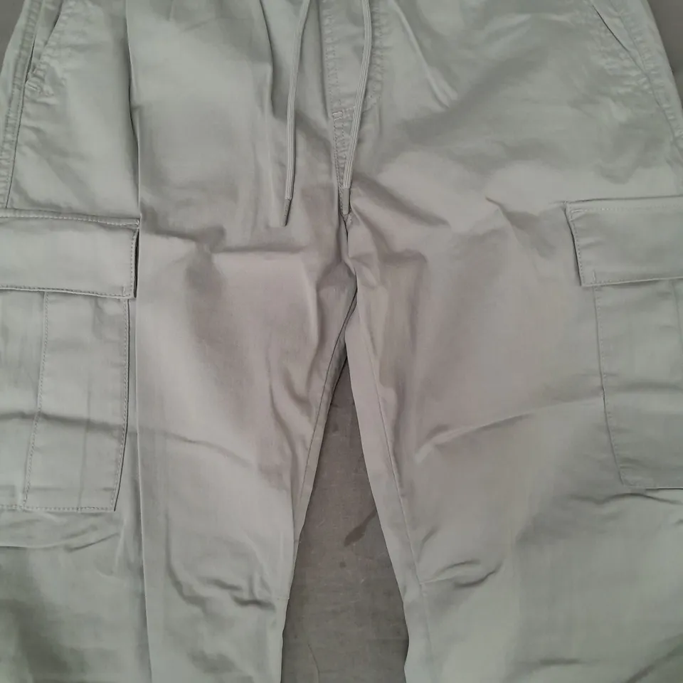 HOLLISTER PARACHUTE PANTS IN GREY SIZE LARGE