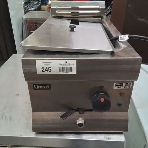 LINCAT SILVERLINK 600 DF33 COUNTER TOP SINGLE TANK ELECTRIC FRYER. 