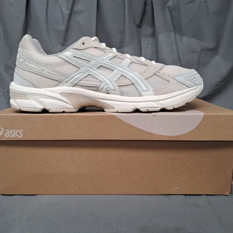 BOXED PAIR OF ASICS GEL-1130 SHOES IN VANILLA/WHITE SAGE UK SIZE 13