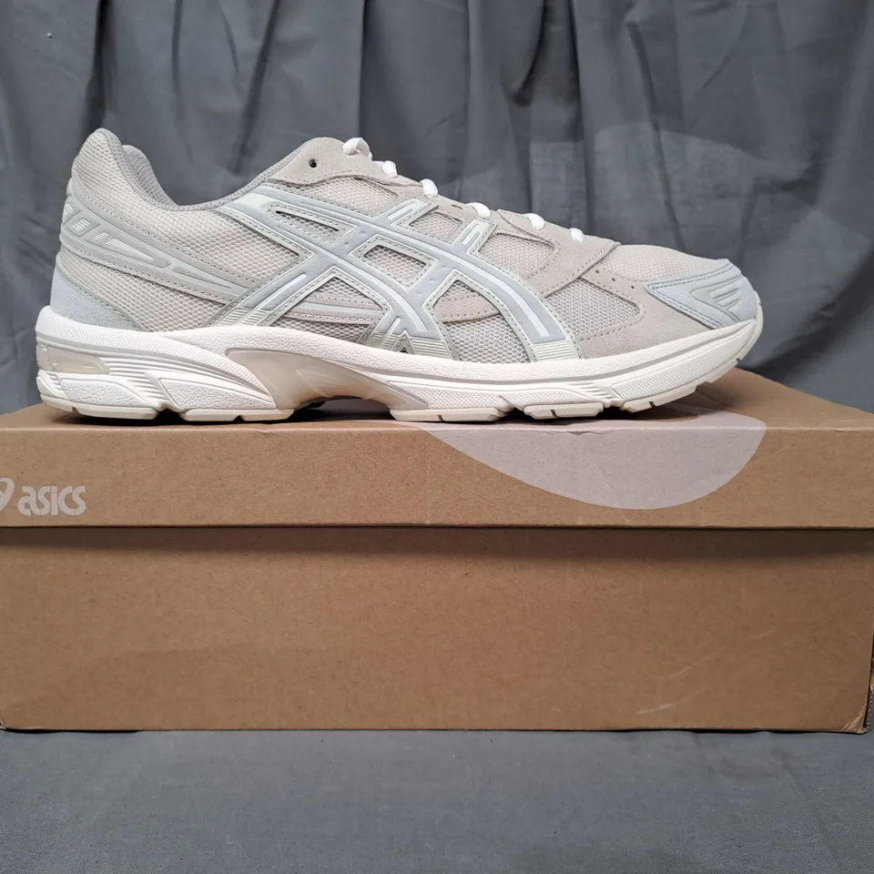 BOXED PAIR OF ASICS GEL-1130 SHOES IN VANILLA/WHITE SAGE UK SIZE 13