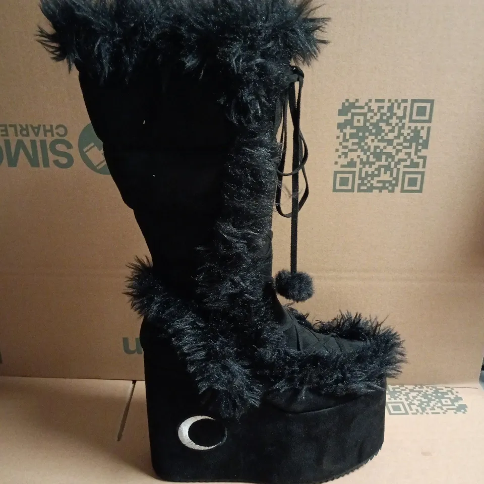 BOXED WOMEN'S BLACK FAUX-FUR LINED KNEE-HIGH BOOT WITH POM-POM LACES - 5