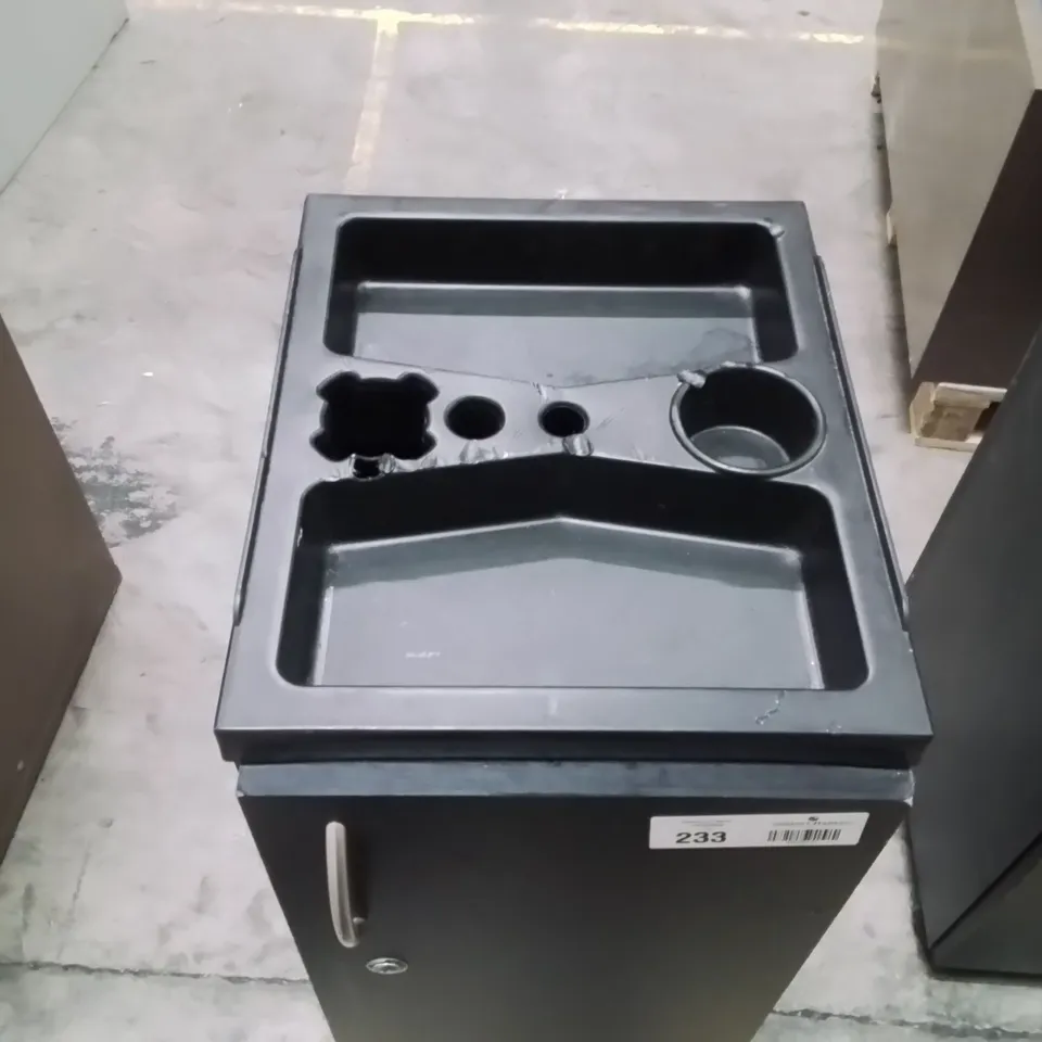 BLACK SALON/STYLING TROLLEY 