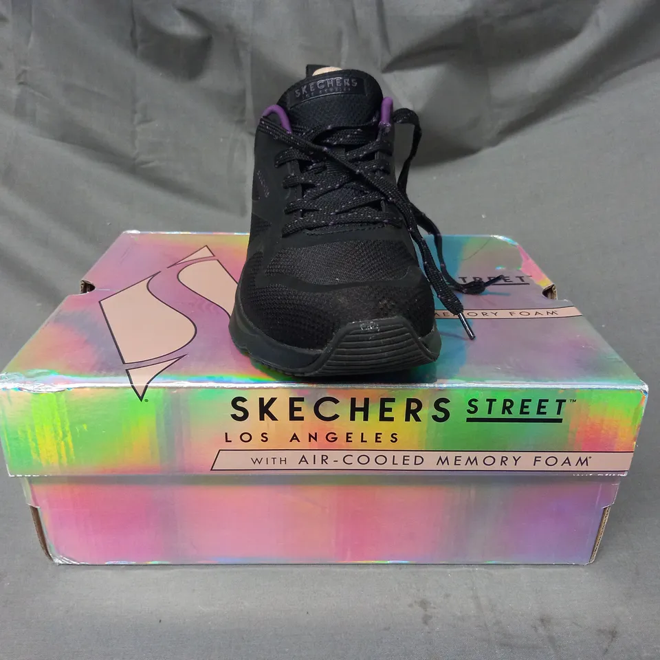 BOXED PAIR OF SKECHERS TRAINERS IN BLACK SIZE 5
