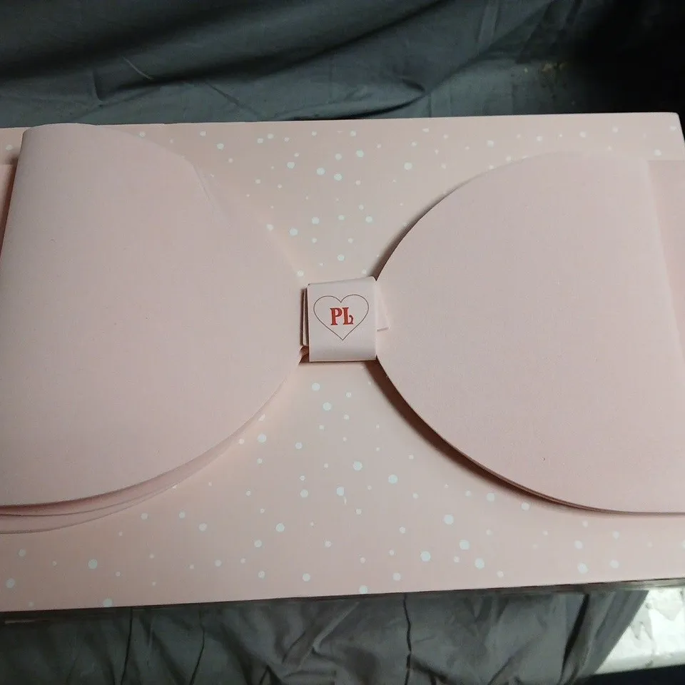 PLOUISE BEAUTY GIFT BOX TO INCLUDE SHAMPOO, LIQUID SHIMMER BLUSH AND BODY SCRUB IN A PINK BOX WITH A LARGE BOW